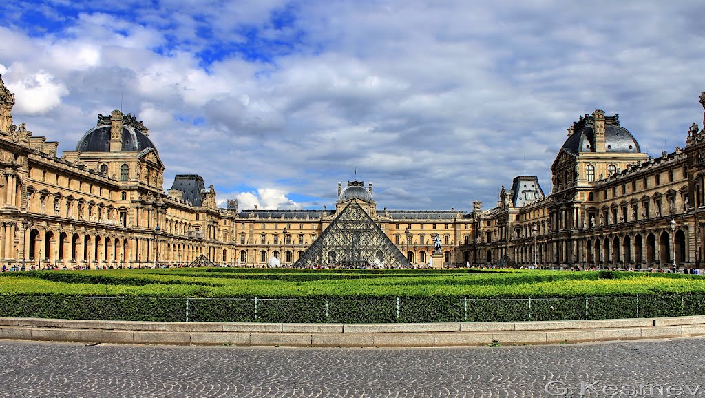 Paris, Saint-Germain-l'Auxerrois, Musee du Louvre by G Kesmev