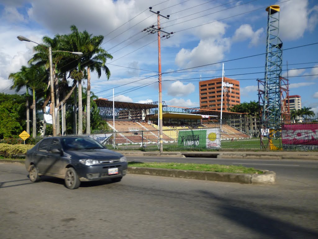 Afueras del ESTADIO MISAEL DELGADO. (2012) by Oscar Jesus Medina Dacosta