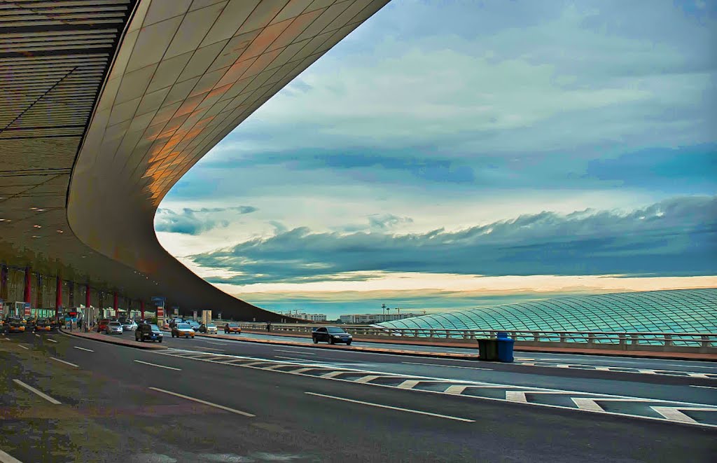 暮色中的T3航站楼 Terminal 3 at dusk, Beijing Capital International Airport by Michael LI