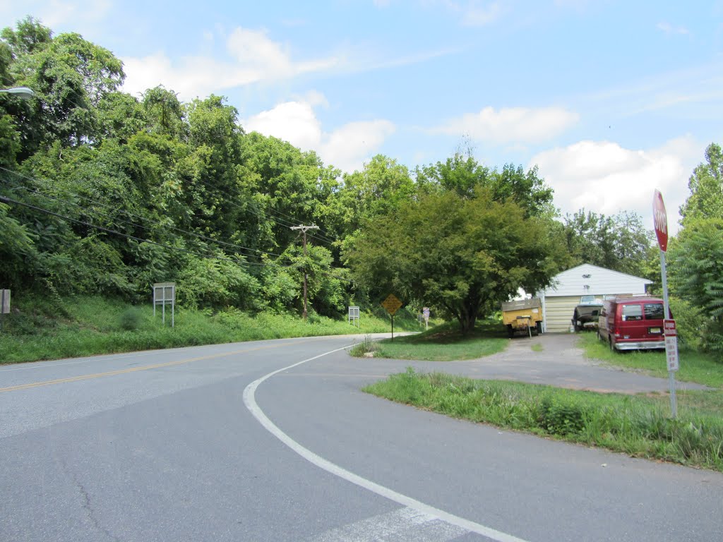 Riegelsville Warren Glen Road by Adam Elmquist