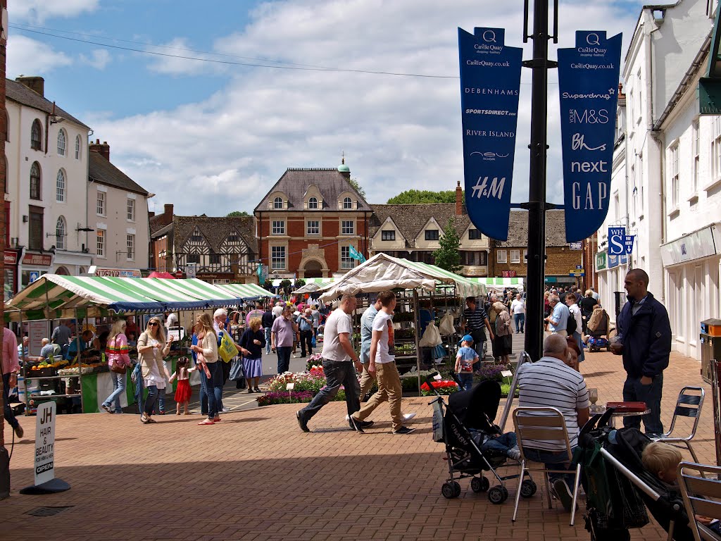 Banbury Market Place on market day. (Thursday&Saturday) by andrewsbrown