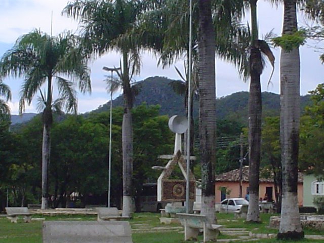 Cavalcante - Monumento ao Garimpeiro e Morro da Cruz by JASegura