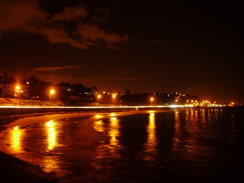 Praia - Paço D'Arcos à noite by Miguel Galego