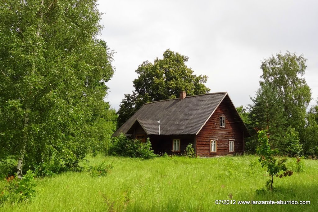 Haus 8 in Orava - Estland by Michael Ibig