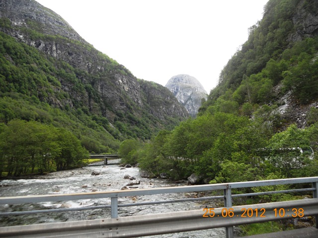 Norge. Nær Stalheimsfossen. by Anatoliy TSoorka