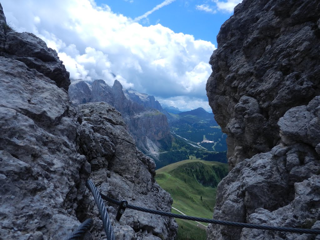 Scorcio dalla ferrata del Piz de Cir by Maurizio Ceol