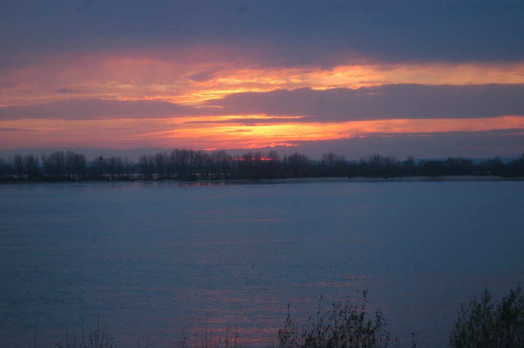 Sonnenuntergang Elbe Schulau by PaulCarl