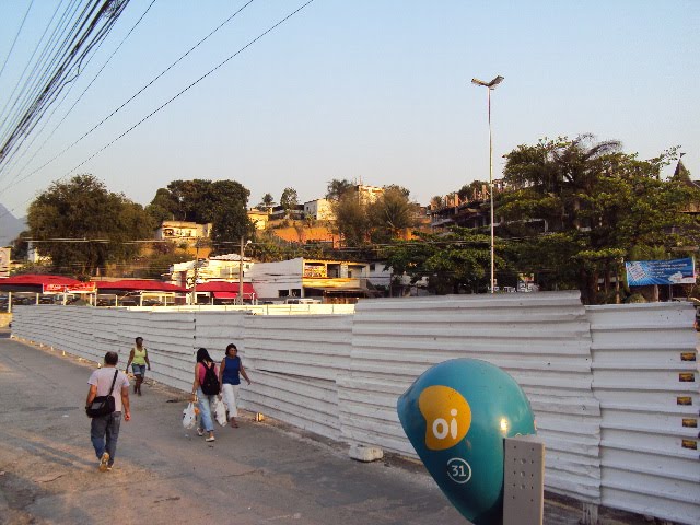 Avenida Geremário Dantas by Orlando de Almeida Calado