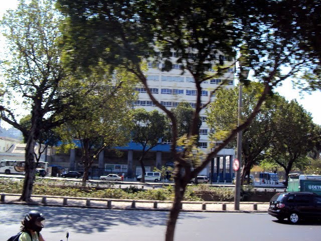 Avenida Presidente Vargas by Orlando de Almeida Calado