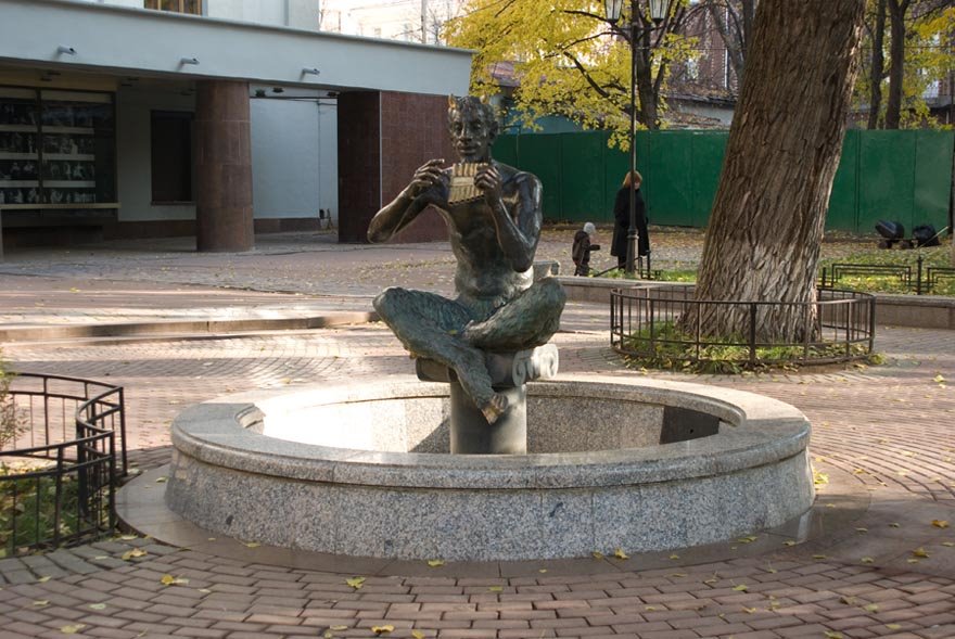 Памятник "Пан, играющий на свирели" в саду "Аквариум" / Monument "Pan playing on a pipe" in the "Aquarium" garden (28/10/2007) by Dmitry A. Shchukin