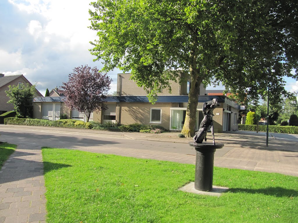 Statue 'Tango' created by Eric Claus at the corner of Jan van Arkelweg and Walter van Amersfoortstraat by Willem Nabuurs