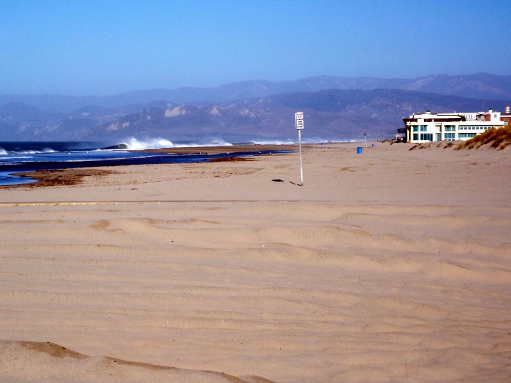 Big surf, high tides at Oxnard Shores by jcooluris