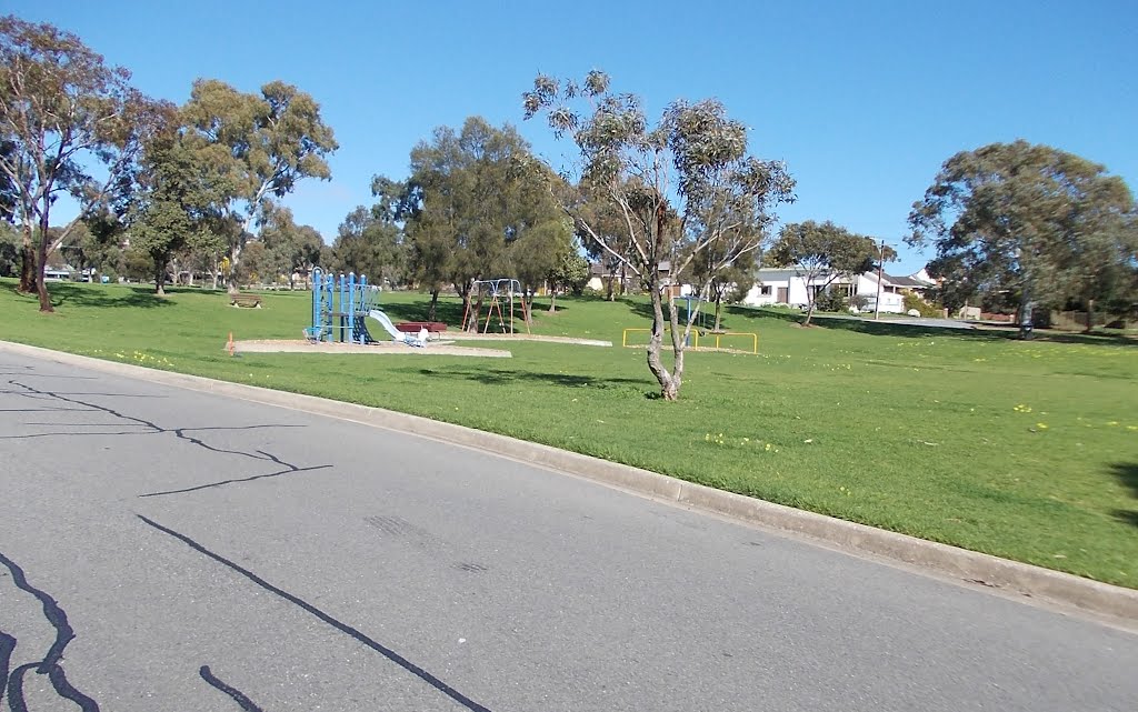 Bandon Reserve and playground by Phaedrus Fleurieu