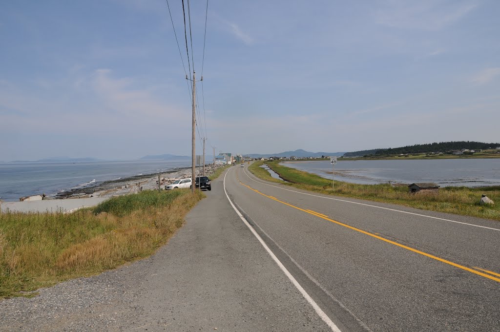 North West Beach Road between the Swan Lake and the Pacific by yurivict