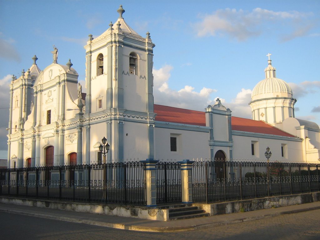 Parroquia San Pedro, Rivas, Nicaragua by Victor Cruz Piña