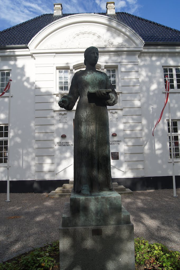 Skulptur ved Holstebro Museum by Sommerhusudlejning.dk