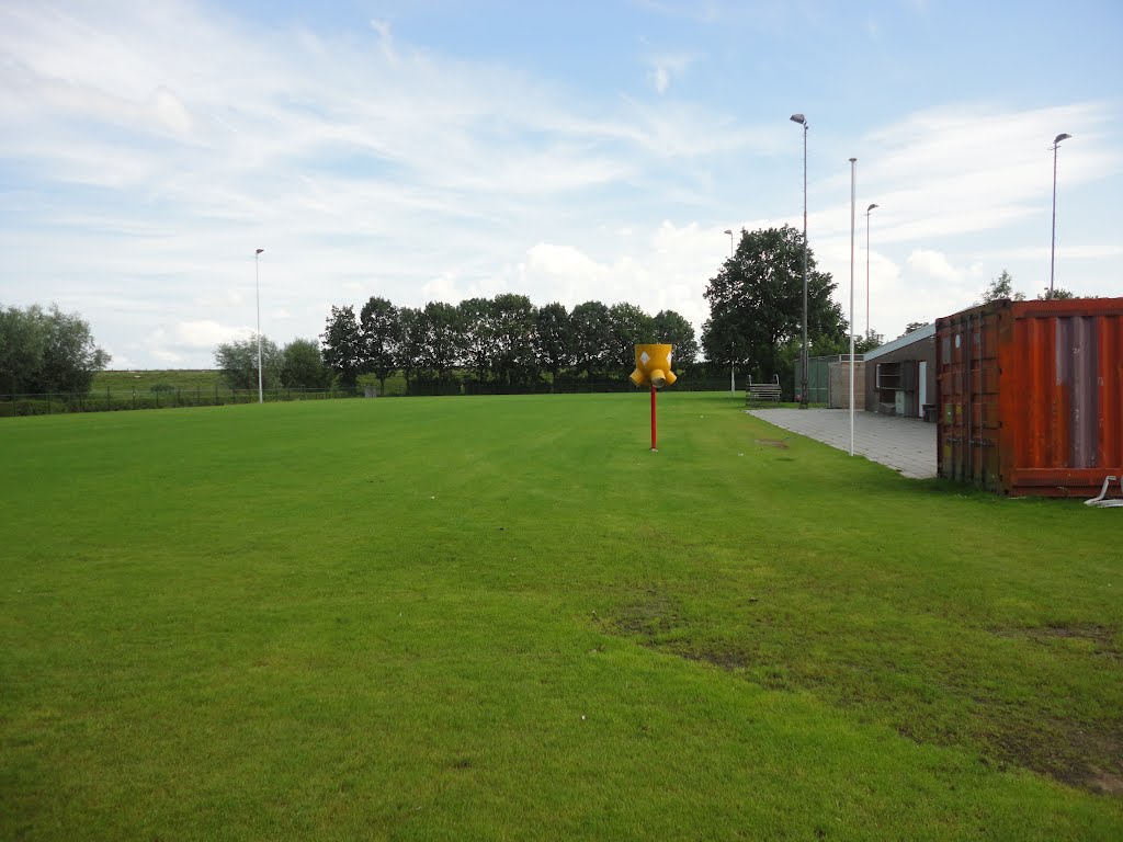 Sportveld aan Koningin Wilhelminalaan Willemstad by © rdnjc