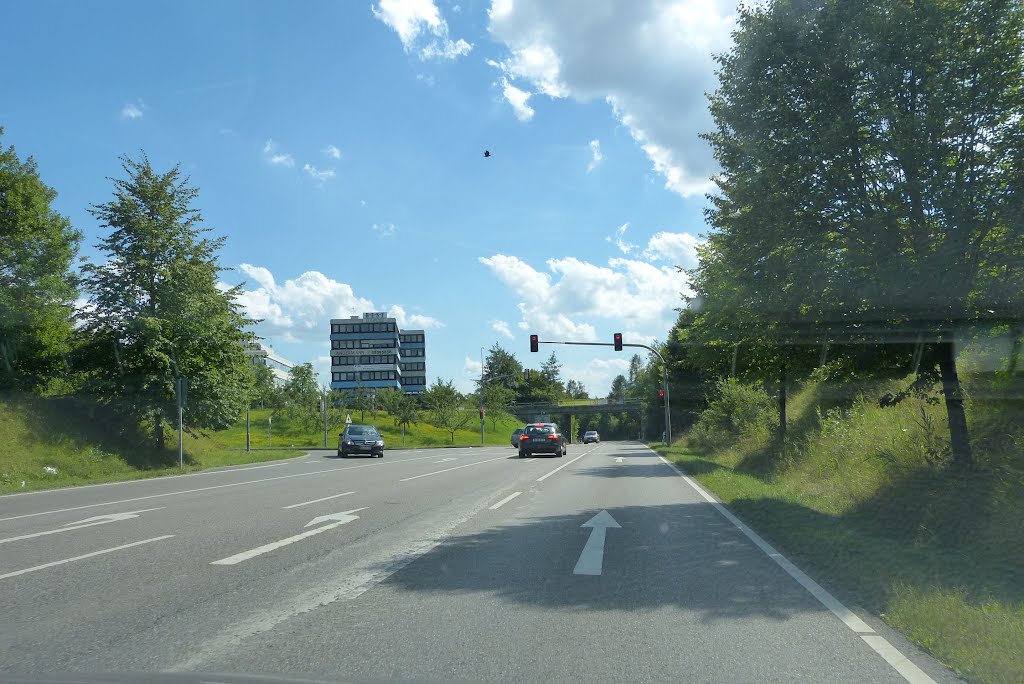 Direkt vor der Abfahrt auf die Möhringer Landstr./Vaihinger Str./L1205 auf der Nord-Süd-Straße nach Möhringen by StraßenBilder