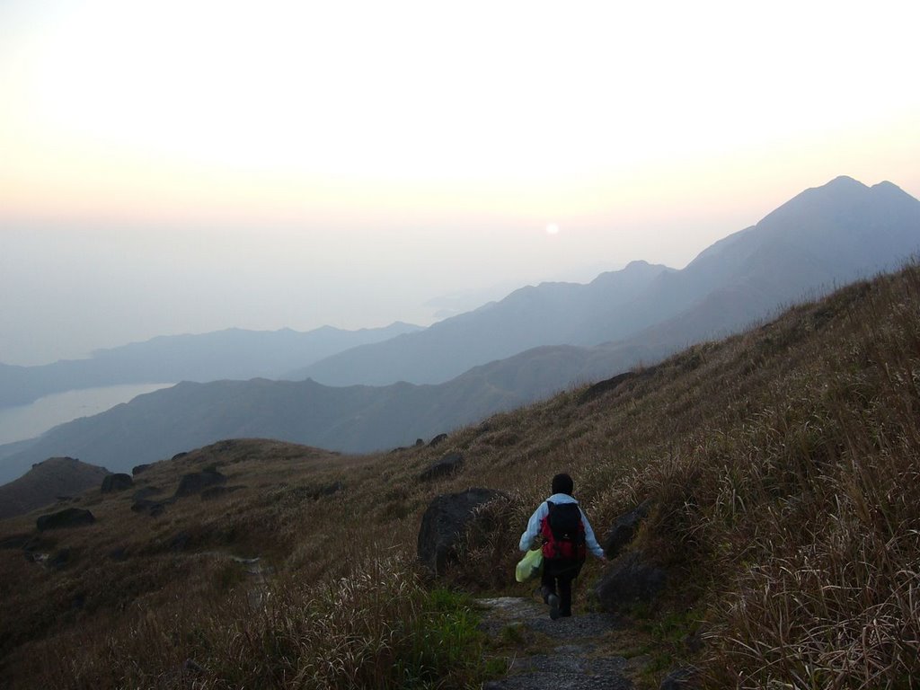 Sunset, Descending to Pak Kung Au by arrivachan