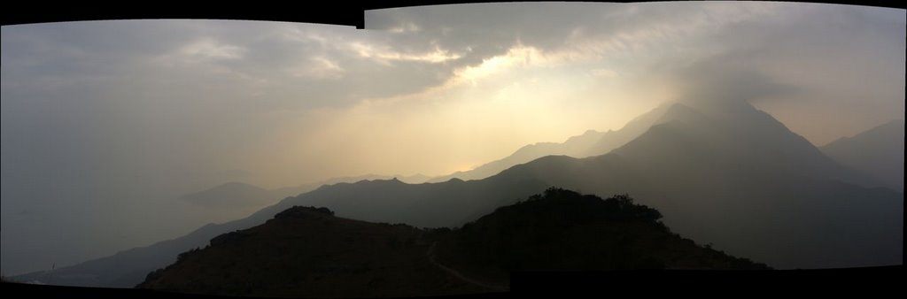 Sunset at Lantau Peak (panorama) by arrivachan