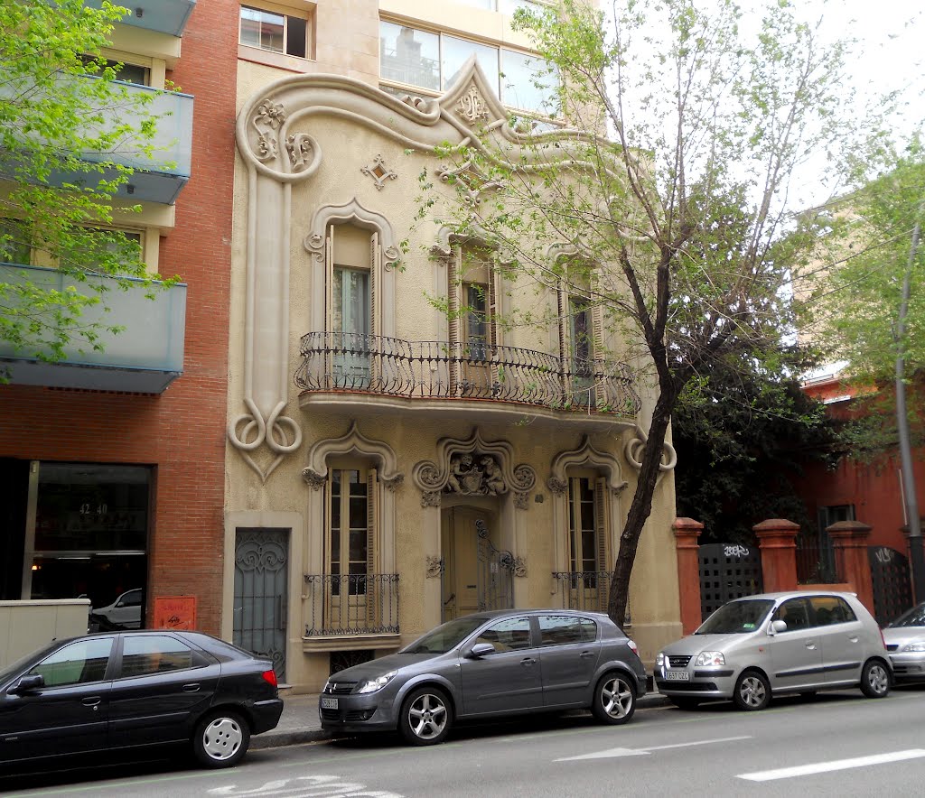 Barcelona (Gràcia): Casa Barnolas by Pedro Salcedo i Vaz