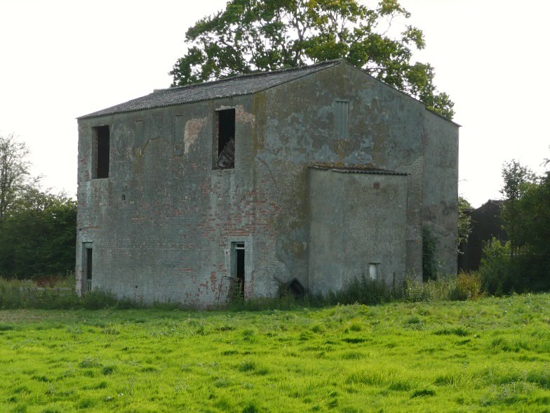 Old World War Two Building at Membury by fencer_js@yahoo.com