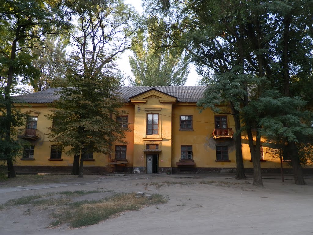 "Временное" жилье. Коммуналки в ХХI веке. ("Temporary" housing. Communal flats in the XXI century.) by UR3QMQ