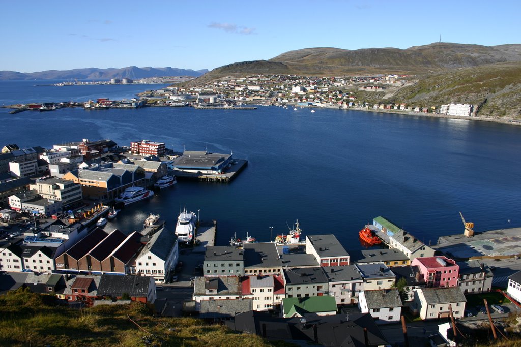 Hammerfest harbour by Harry Wahlvåg. http://www.wahlvaagsreiser.com