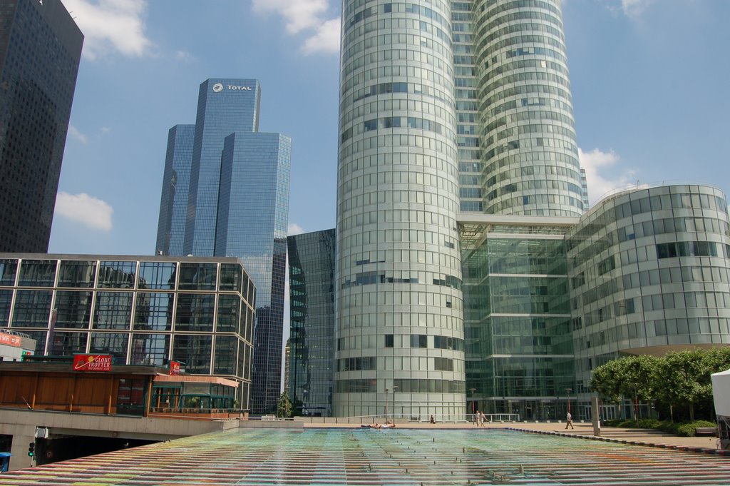 La Défense, Paris by David Evers (a.k.a. Niccolò Machiavelli)