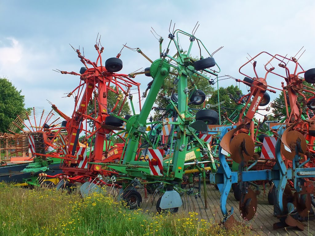 Landbouwmachines in alle kleuren by petervandegroep