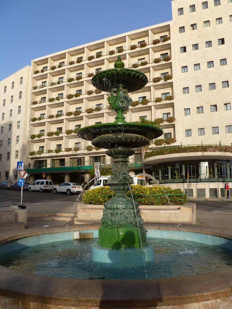 The fountain of the French Square (Israel, Jerusalem, 2010) by smeroz