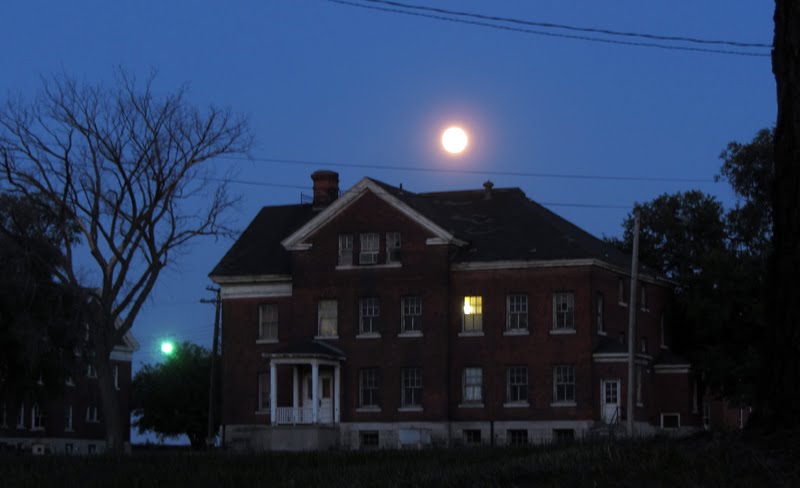 Full moon over old Indian Museum by nailhed.com