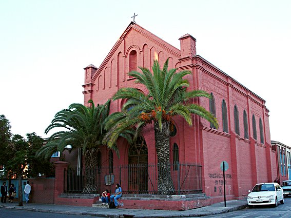 IGLESIA ROMERO ESQUINA LIBERTAD by SERGIO LÓPEZ RETAMAL