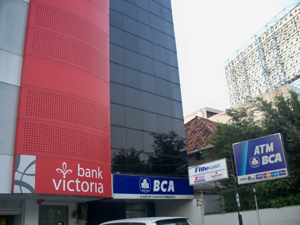 Bank Victoria Dan BCA by akhmad fauzi manpower