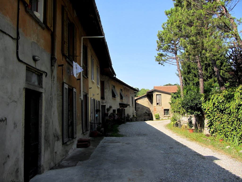 Cascina brianzola by Paolo Lazzarini