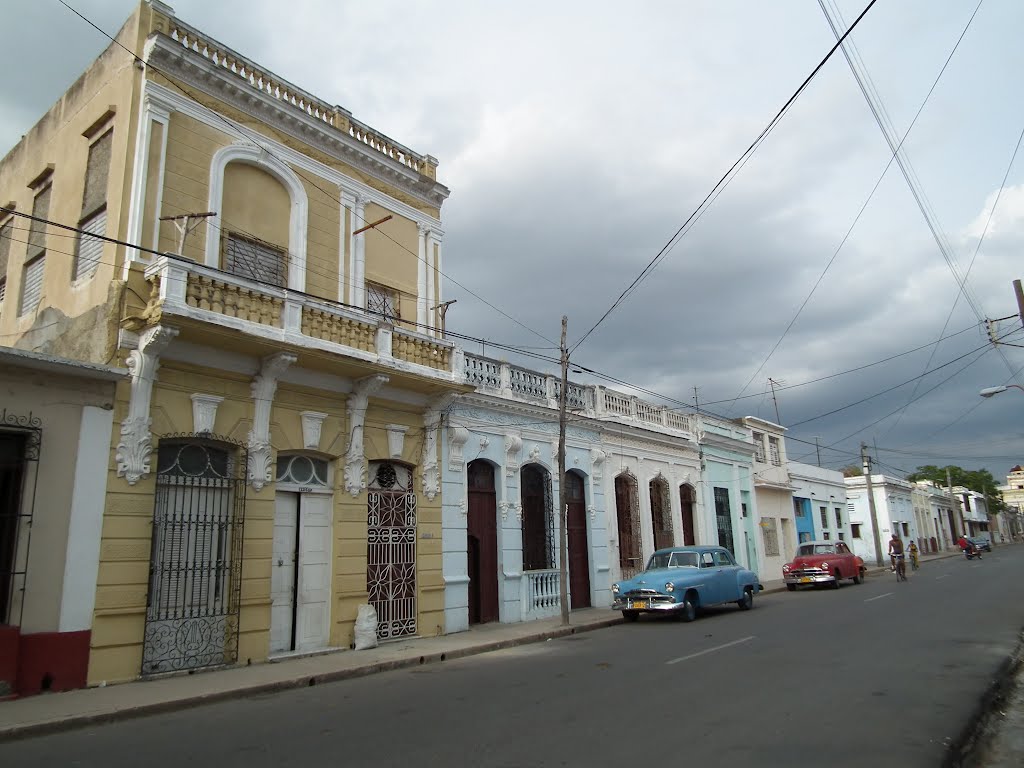 Cienfuegos Avenida 52 by Frank M. Niepelt