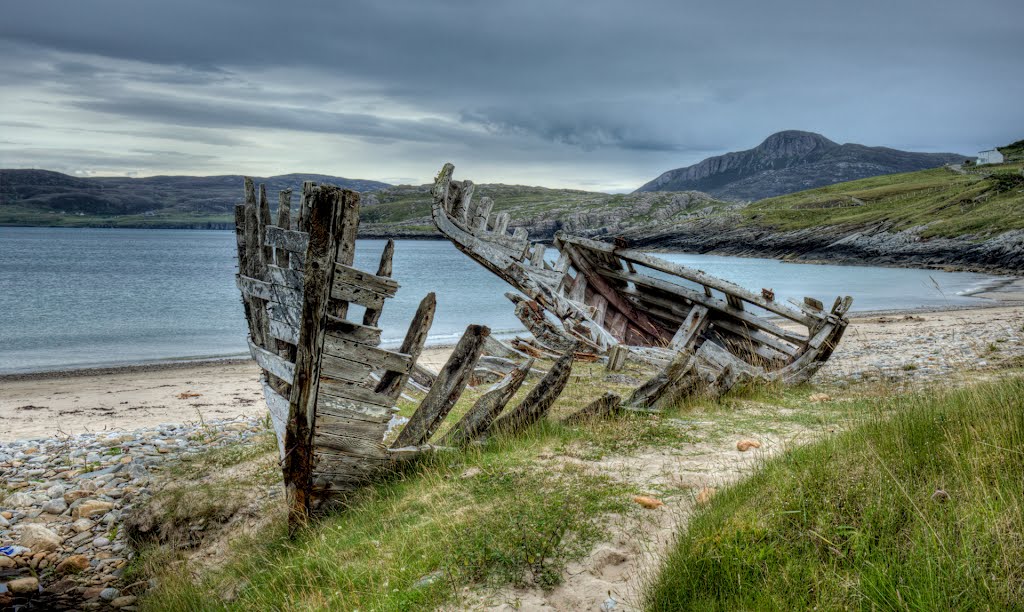 Shipwreck at beach by Cuboid