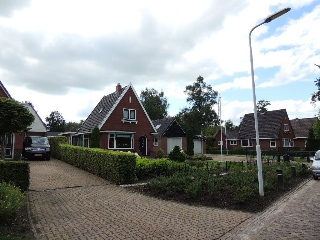 Buitenpost.Huizen aan de schoolstraat. (BB) by Bayke de Vries