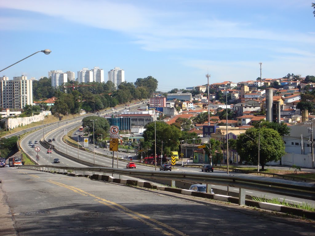 Rodovia Raposo Tavares no Butantã. by Mauro Antonio Boff