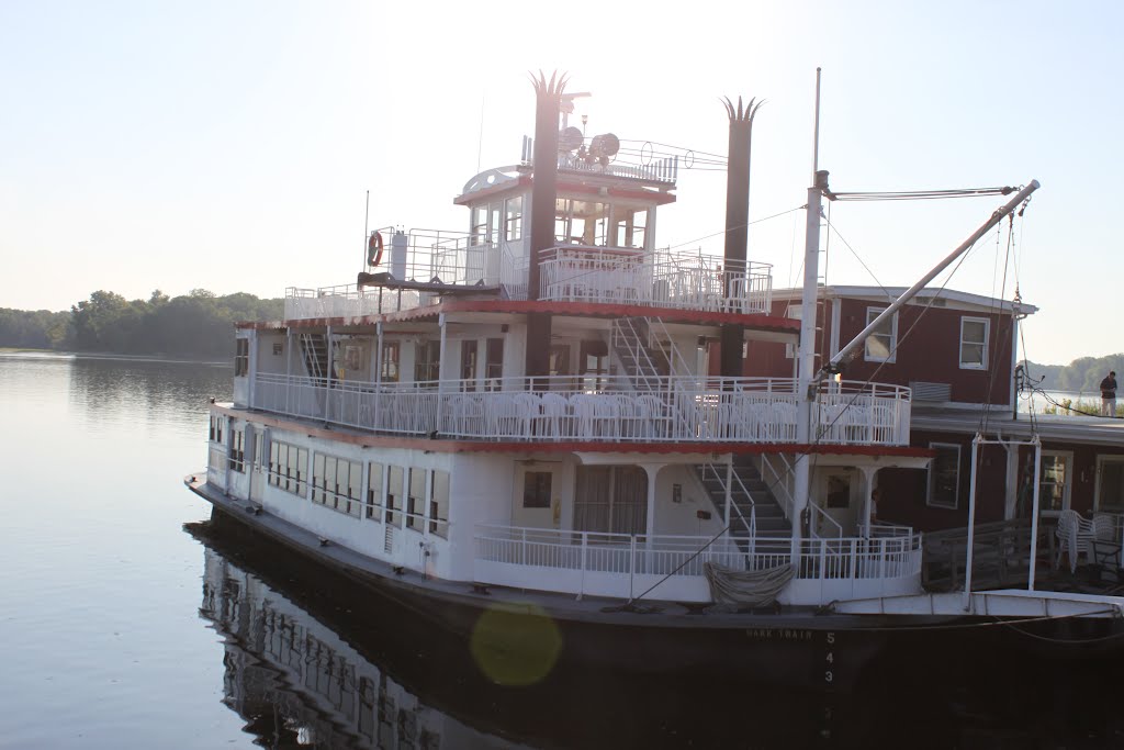 Mark Twain Riverboat by keithyearman