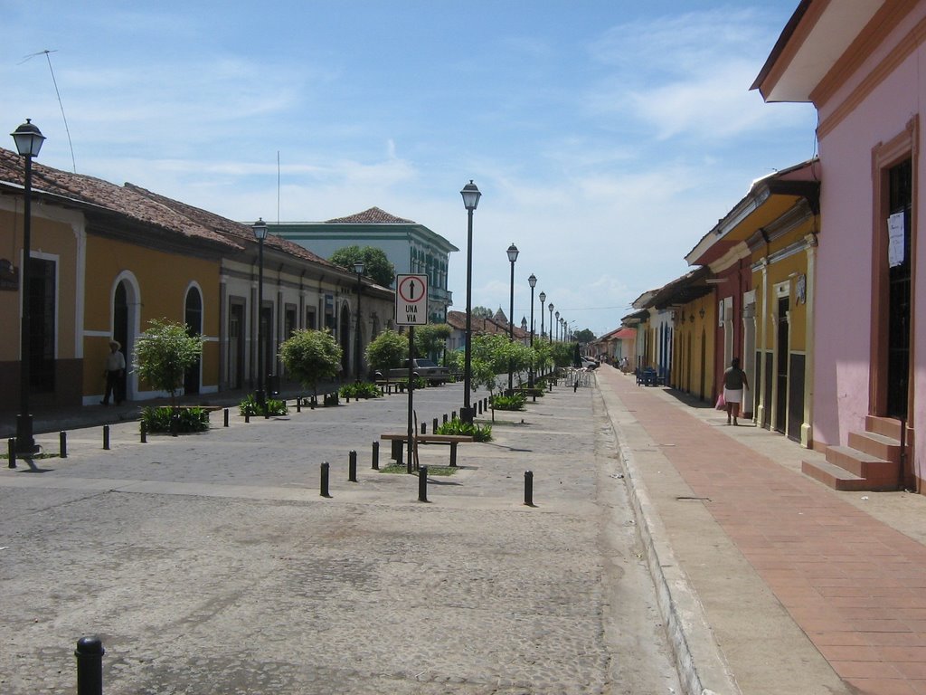 Calle La Calzada, Granada, Nicaragua by Victor Cruz Piña