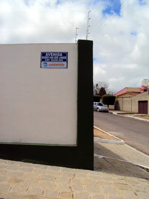 Avenida Rubem van der Linder com a Rua José Vaz da Costa by Orlando de Almeida Calado