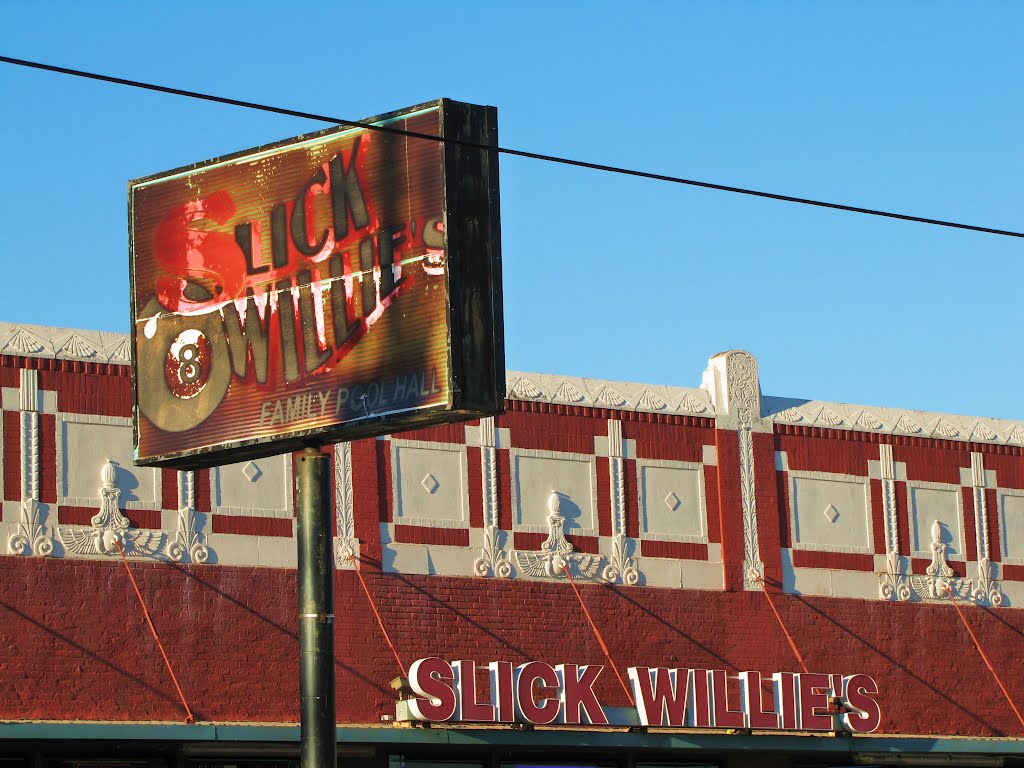 Slick Willie's Pool Hall on Westheimer (Montrose) by Wolfgang Houston