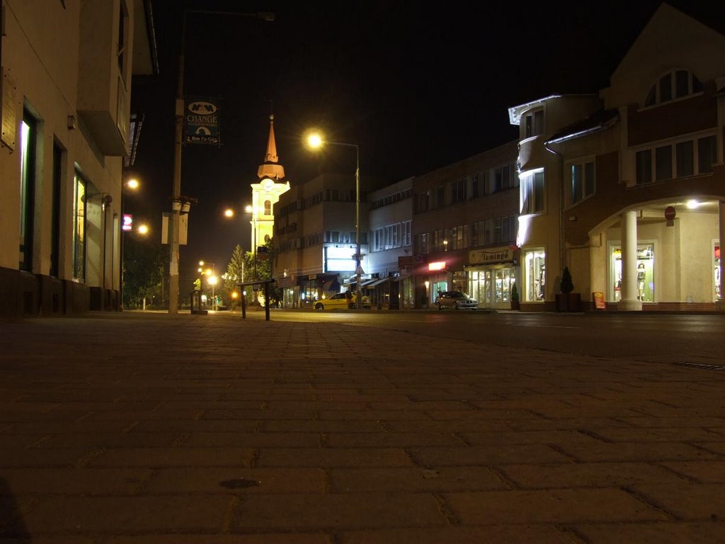 Berettyóújfalu at night by totschkow