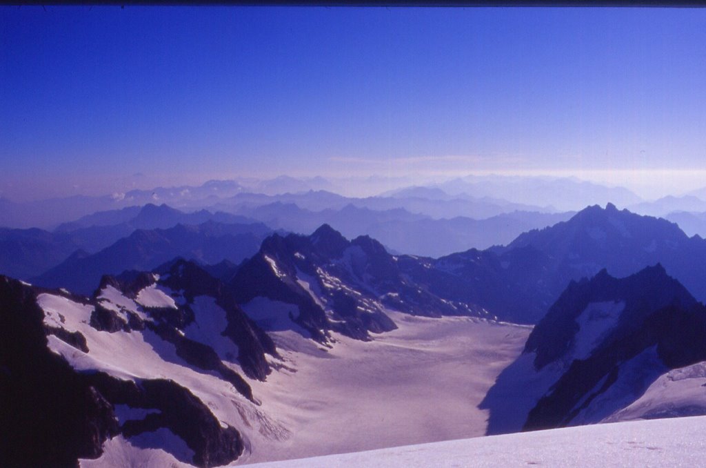 Dome de Neige - panorama dalla vetta sul Glacier Blanc by Luca78