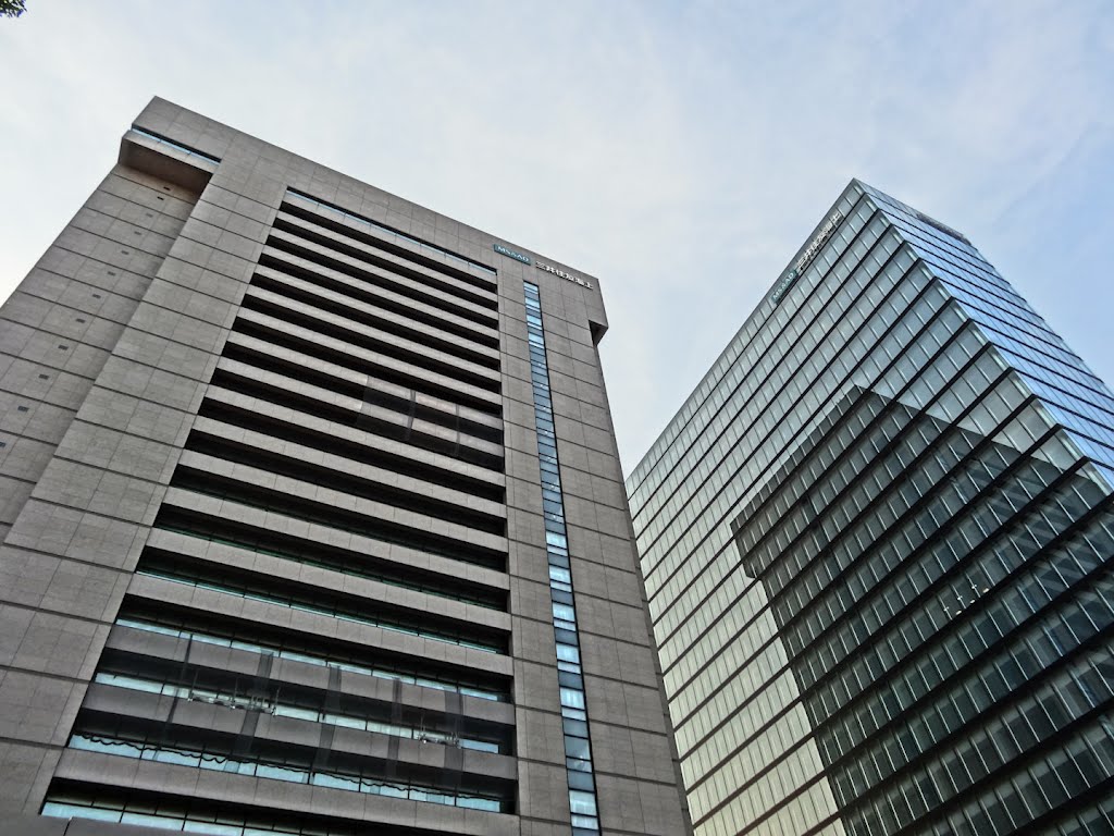 The building of the Mitsui Sumitomo Insurance by comein