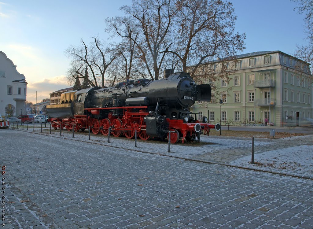 Vor dem Bahnhof Simbach by Neubürger