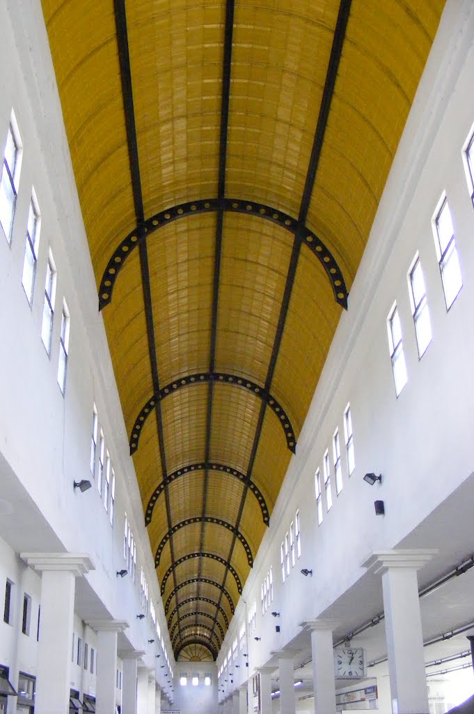 Pocos de Caldas Bus Station interior by LondonStormChaser