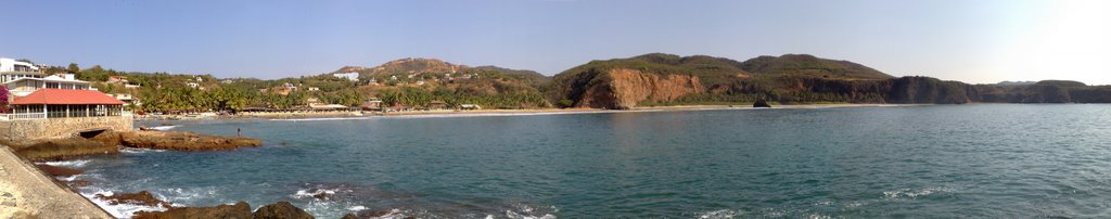 La bahía desde el rompe olas by Arturo Barron