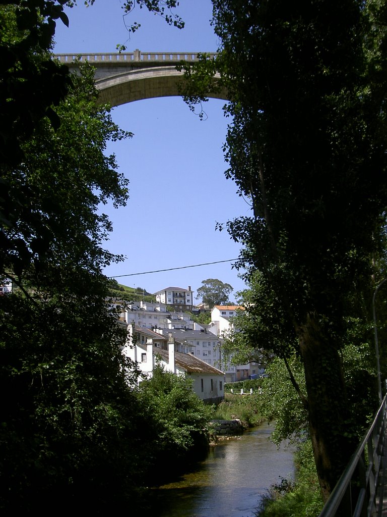 Luarca, puente by jose palicio suarez